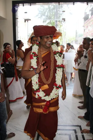 http://nithyananda.org/sites/default/files/photo-gallery/2015-06jun-30th-nithyananda-diary_IMG_1087_varanasi-satsang-swamiji_0.JPG