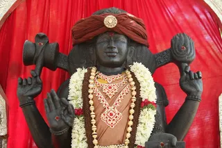 http://nithyananda.org/sites/default/files/photo-gallery/2015-06june-6th-nithyananda-diary_IMG_7403_bidadi-temple-dhakshinamoorthy.JPG