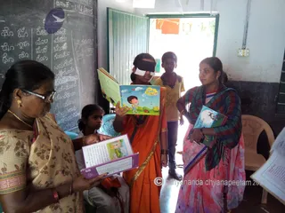 http://nithyananda.org/sites/default/files/photo-gallery/2015-07jul-01st-nithyananda-diary_IMG-20150701-WA0022_chennai-blindfold-reading.jpg