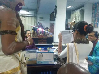 http://nithyananda.org/sites/default/files/photo-gallery/2015-07jul-01st-nithyananda-diary_IMG-20150701-WA0036_chennai-blindfold-reading.jpg