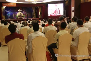http://nithyananda.org/sites/default/files/photo-gallery/2015-07jul-02nd-nithyananda-diary_IMG_1855_varanasi-satsang-swamiji.JPG