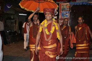 http://nithyananda.org/sites/default/files/photo-gallery/2015-07jul-02nd-nithyananda-diary_IMG_2948_varanasi-kalabirava-temple-visit-swamiji.JPG