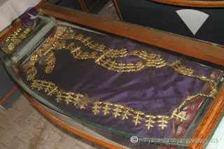 http://nithyananda.org/sites/default/files/photo-gallery/2015-07jul-03rd-nithyananda-diary_IMG_0140_bidadi-temple-abaranam-sacred-ornaments.JPG