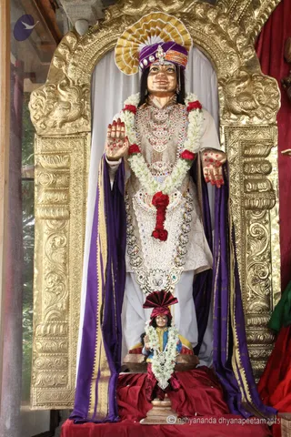 http://nithyananda.org/sites/default/files/photo-gallery/2015-07jul-05th-nithyananda-diary_IMG_0412_bidadi-temple-swamiji-moorthy_0.JPG