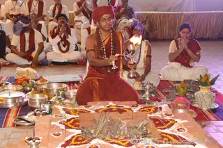 http://nithyananda.org/sites/default/files/photo-gallery/2015-07jul-06th-nithyananda-diary_IMG_4465_varanasi-guru-homa-swamiji_0.JPG