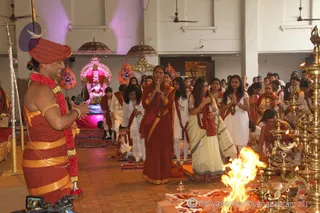 http://nithyananda.org/sites/default/files/photo-gallery/2015-07jul-06th-nithyananda-diary_IMG_4485_varanasi-guru-homa-swamiji_1.JPG