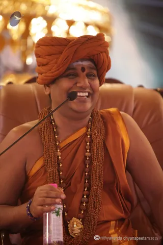 http://nithyananda.org/sites/default/files/photo-gallery/2015-07jul-07th-nithyananda-diary_IMG_4961_varanasi-ia-class-swamiji_0.JPG