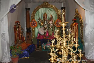 http://nithyananda.org/sites/default/files/photo-gallery/2015-07jul-11th-nithyananda-diary_IMG_6911_varanasi-ia-calss-swamiji.JPG