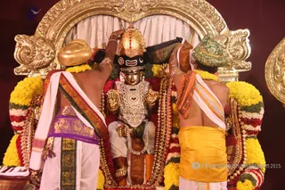 http://nithyananda.org/sites/default/files/photo-gallery/2015-07jul-13th_IMG_7450_varanasi-meenakshi-thirukalyanam-nithyananda-diary.JPG