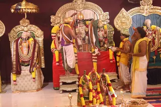 http://nithyananda.org/sites/default/files/photo-gallery/2015-07jul-13th_IMG_7467_varanasi-meenakshi-thirukalyanam-nithyananda-diary.JPG