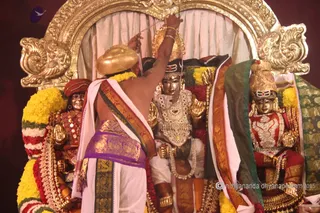 http://nithyananda.org/sites/default/files/photo-gallery/2015-07jul-13th_IMG_7468_varanasi-meenakshi-thirukalyanam-nithyananda-diary.JPG
