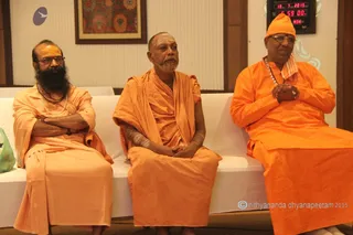 http://nithyananda.org/sites/default/files/photo-gallery/2015-07jul-13th_IMG_7486_varanasi-mahant-mahanirvani-akada-priest-kasi-viswanatha-temple-nithyananda-diary_0.JPG