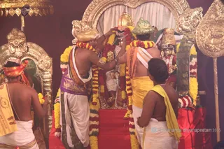 http://nithyananda.org/sites/default/files/photo-gallery/2015-07jul-13th_IMG_7504_varanasi-meenakshi-thirukalyanam-nithyananda-diary_0.JPG