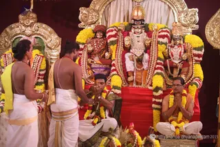 http://nithyananda.org/sites/default/files/photo-gallery/2015-07jul-13th_IMG_7822_varanasi-priests-enact-marriage-ceremony-nithyananda-diary_varanasi-swamiji-blessing-nithyananda-diary.JPG