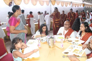http://nithyananda.org/sites/default/files/photo-gallery/2015-07jul-13th_IMG_7826_varanasi-inner-awakening-dining-participants-swamiji-nithyananda-diary.JPG