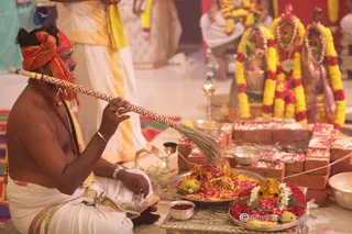 http://nithyananda.org/sites/default/files/photo-gallery/2015-07jul-13th_IMG_7884_varanasi-priests-perform-marriage-ceremony-nithyananda-diary_varanasi-swamiji-blessing-nithyananda-diary.JPG