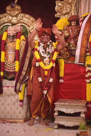 http://nithyananda.org/sites/default/files/photo-gallery/2015-07jul-13th_IMG_7977_varanasi-swamiji-blessing-nithyananda-diary_varanasi-swamiji-blessing-nithyananda-diary.JPG