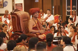 http://nithyananda.org/sites/default/files/photo-gallery/2015-07jul-15th-nithyananda-diary_IMG_8545_varanasai-ia-class-swamiji.JPG