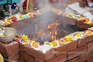http://nithyananda.org/sites/default/files/photo-gallery/2015-07jul-18th-nithyananda-diary_IMG_9514_varanasi-homa-ia-homa-gunda.JPG