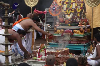 http://nithyananda.org/sites/default/files/photo-gallery/2015-07jul-18th-nithyananda-diary_IMG_9568_varanasi-homa.JPG