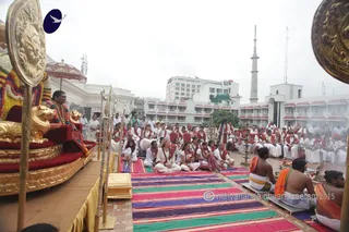 http://nithyananda.org/sites/default/files/photo-gallery/2015-07jul-18th-nithyananda-diary_IMG_9587_varanasi-homa-swamiji_0.JPG