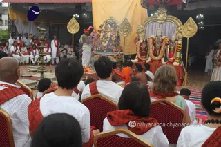 http://nithyananda.org/sites/default/files/photo-gallery/2015-07jul-18th-nithyananda-diary_IMG_9617_varanasi-homa.JPG