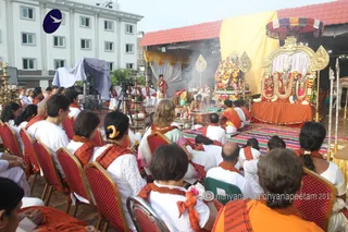 http://nithyananda.org/sites/default/files/photo-gallery/2015-07jul-18th-nithyananda-diary_IMG_9795_varanasi-homa_0.JPG