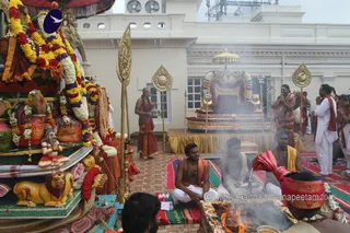 http://nithyananda.org/sites/default/files/photo-gallery/2015-07jul-18th-nithyananda-diary_IMG_9812_varanasi-homa_0.JPG