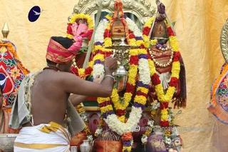 http://nithyananda.org/sites/default/files/photo-gallery/2015-07jul-18th-nithyananda-diary_IMG_9869_varanasi-homa.JPG