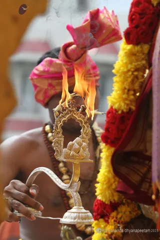 http://nithyananda.org/sites/default/files/photo-gallery/2015-07jul-18th-nithyananda-diary_IMG_9876_varanasi-homa.JPG