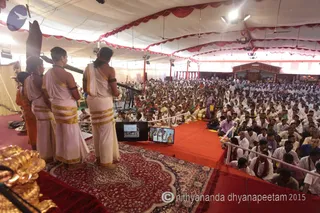 http://nithyananda.org/sites/default/files/photo-gallery/2015-07jul-26th-nithyananda-diaryIMG_1410_pandy-blindfold-reading.JPG