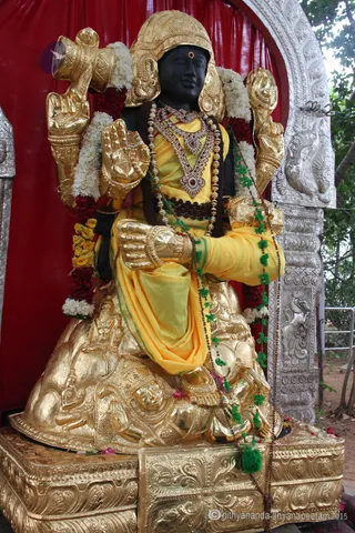 http://nithyananda.org/sites/default/files/photo-gallery/2015-07jul-8th-nithyananda-diary_IMG_0577_bidadi-temple-lord-dhakshinamoorthy.JPG