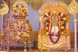 http://nithyananda.org/sites/default/files/photo-gallery/2015-07jul-9th-nithyananda-diary_IMG_5561_varanasi-rudra-homa-swamiji_0.JPG