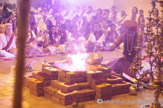 http://nithyananda.org/sites/default/files/photo-gallery/2015-07jul-9th-nithyananda-diary_IMG_5594_varanasi-rudra-homa-swamiji.JPG
