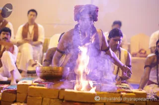 http://nithyananda.org/sites/default/files/photo-gallery/2015-07jul-9th-nithyananda-diary_IMG_5624_varanasi-rudra-homa-swamiji.JPG