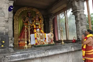 http://nithyananda.org/sites/default/files/photo-gallery/2015-09sep-08th_nithyanda-diary_IMG_3376_bidadi-ganesha-brahmotsav-flag-hosting-swamiji.JPG