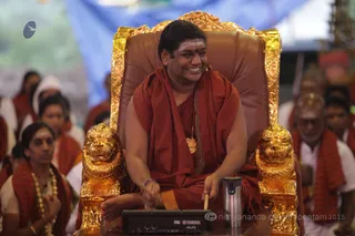 Blissfully transmitting the Shivoham experience to the participants