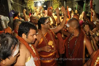 http://nithyananda.org/sites/default/files/photo-gallery/2015-09sep-18th-nithyananda-diary_IMG_9485_triambakeshwar-temple-swamiji-greeted-by-devotees.jpeg