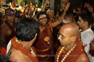 http://nithyananda.org/sites/default/files/photo-gallery/2015-09sep-18th-nithyananda-diary_IMG_9487_triambakeshwar-temple-swamiji-greeted-by-devotees.jpeg