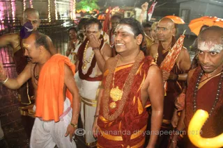 http://nithyananda.org/sites/default/files/photo-gallery/2015-09sep-18th-nithyananda-diary_IMG_9505_triambakeshwar-temple-swamiji-akadha-sadhus.jpeg