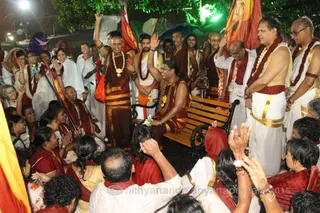 http://nithyananda.org/sites/default/files/photo-gallery/2015-09sep-18th-nithyananda-diary_IMG_9557_triambakeshwar-temple-swamiji-with-participats.jpeg