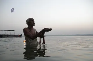 http://nithyananda.org/sites/default/files/photo-gallery/2015-10oct-11th-nithyananda-diary_IMG_4827_varanasi-ia-sunriseyoga-ganga.JPG