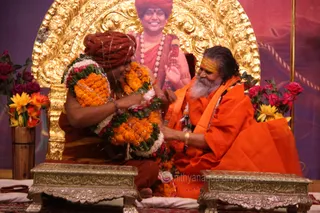 http://nithyananda.org/sites/default/files/photo-gallery/2015-10oct-11th-nithyananda-diary_IMG_5143_varanasi-ia-vip-narendragiri-swamiji.JPG