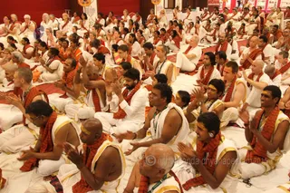 Participants enjoy the speech delivered by Sri Mahant Swami Narendra Giri