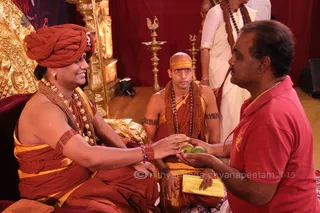 http://nithyananda.org/sites/default/files/photo-gallery/2015-10oct-12th-nithyananda-diary_IMG_5372_varanasi-ia-kalpataru-darshan-swamiji.JPG