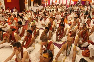 http://nithyananda.org/sites/default/files/photo-gallery/2015-10oct-13th-nithyananda-diary_IMG_5773_varanasi-ia-satsang-crowd-participants.JPG