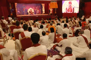 http://nithyananda.org/sites/default/files/photo-gallery/2015-10oct-13th-nithyananda-diary_IMG_5779_varanasi-ia-satsang-swamiji.JPG