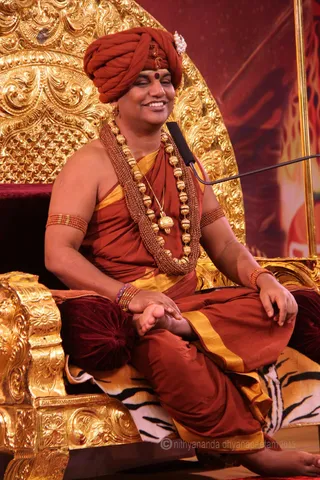 http://nithyananda.org/sites/default/files/photo-gallery/2015-10oct-13th-nithyananda-diary_IMG_5819_varanasi-ia-satsang-swamiji_0.JPG
