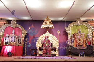 http://nithyananda.org/sites/default/files/photo-gallery/2015-10oct-16th-nithyananda-diary_IMG_7060_varanasi-ia-navaratri-celebrations-swamiji.JPG