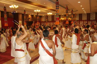 http://nithyananda.org/sites/default/files/photo-gallery/2015-10oct-16th-nithyananda-diary_IMG_7075_varanasi-ia-navaratri-celebrations-crowd-participants.JPG